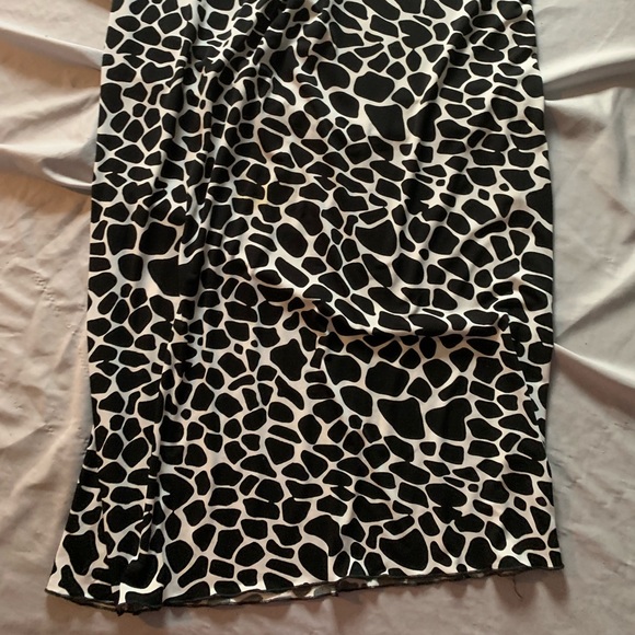 Adorable Black & White Cheetah Print Maxi Dress!👗 - Picture 3 of 6